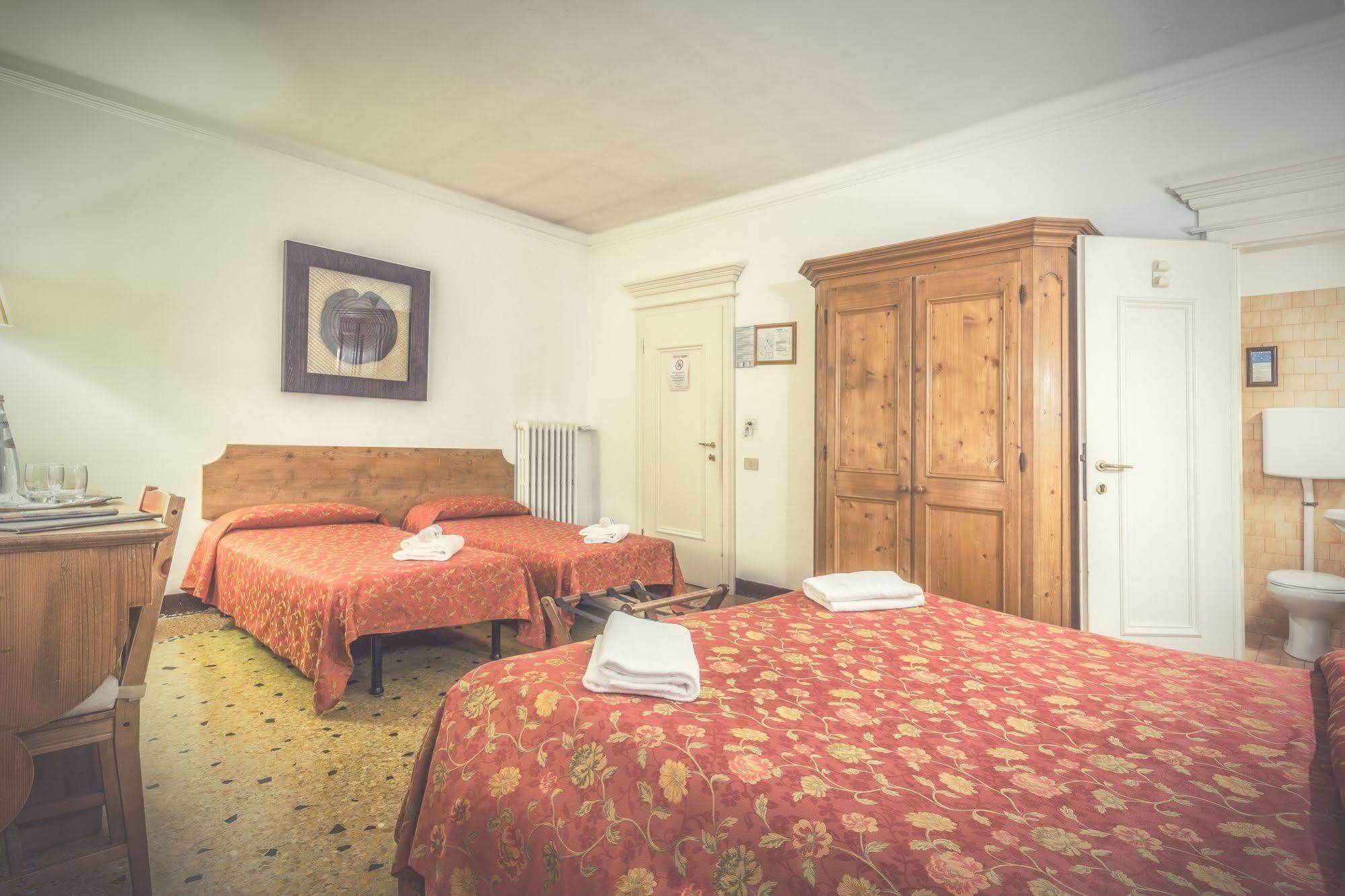 Locanda Bareteri البندقية المظهر الخارجي الصورة